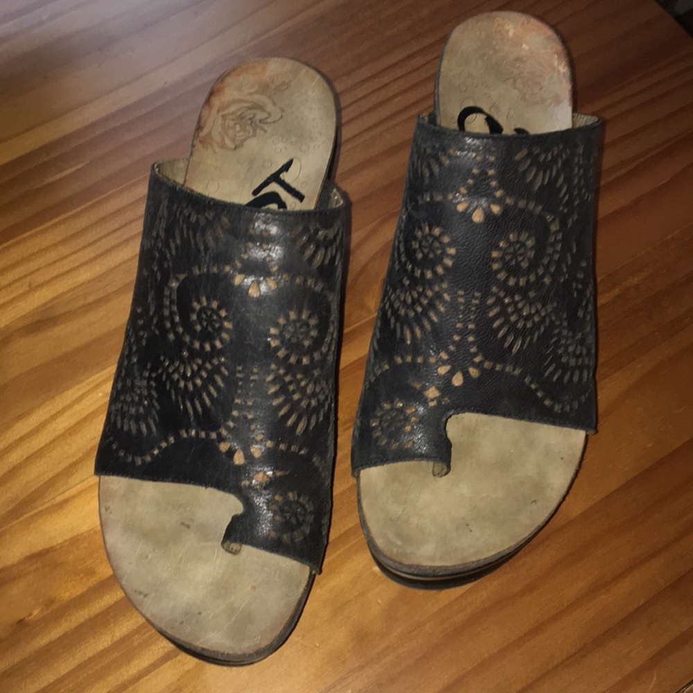 OTBT Wedges in Black